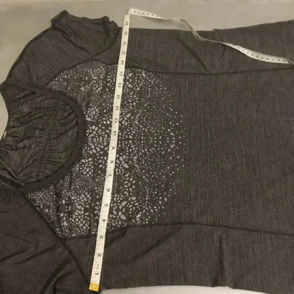 LULULEMON Black Dark Grey Ruffle Run: Wild Short  Sleeve Tech Tee Size 12 - Picture 8 of 14